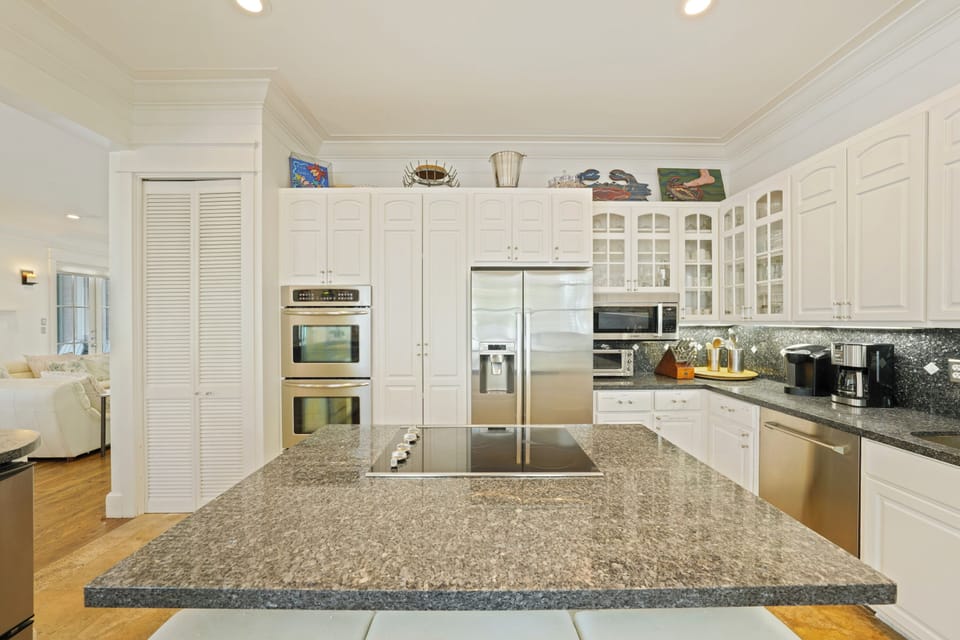 KITCHEN, PERFECT FOR COOKING DINNER FOR A NIGHT IN