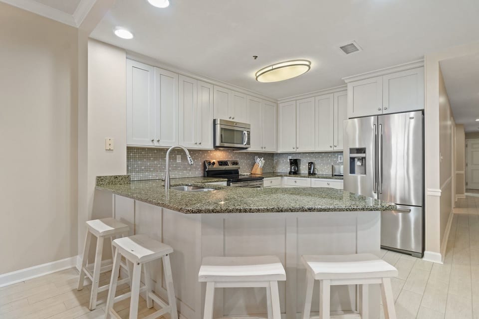 Eat-In Kitchen
