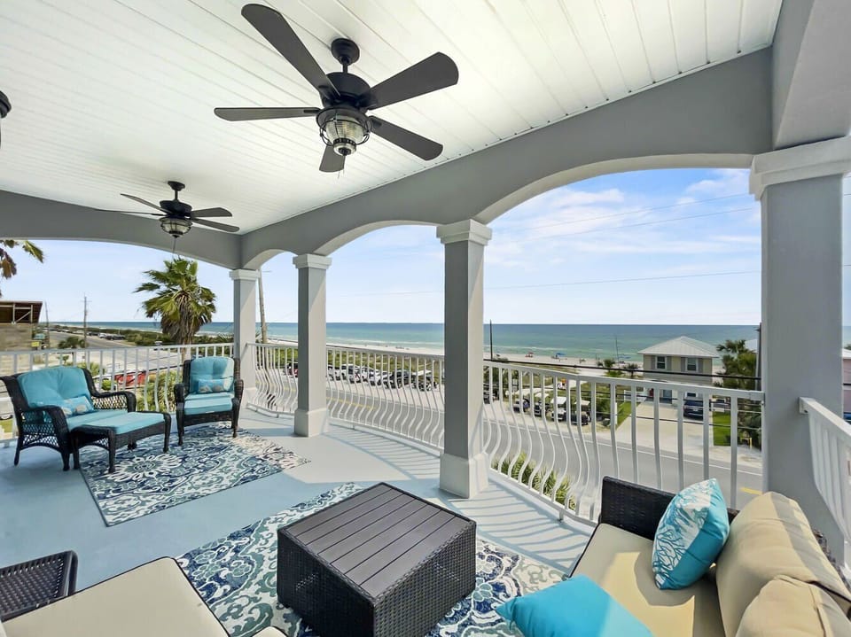 3rd Floor |Outdoor Sitting Area | Overlooking the Beach