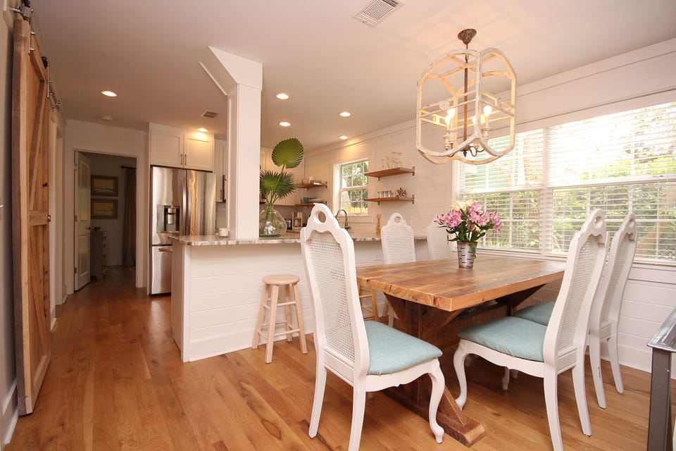 Dining Room (seats 8)