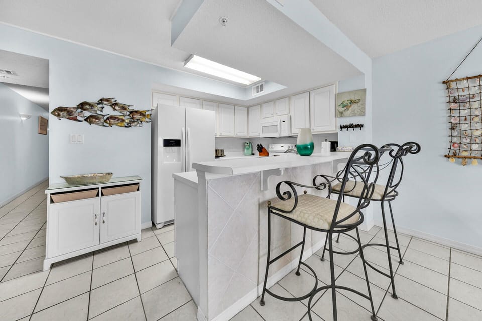 Complete Kitchen w/Bar
