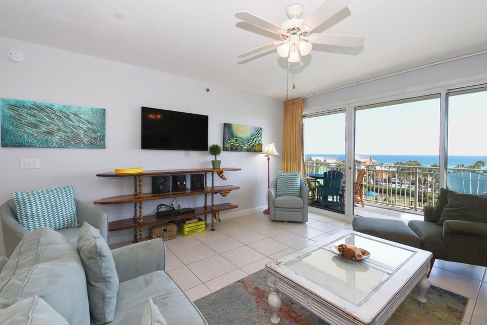 Sterling Shores 414 - Living Area