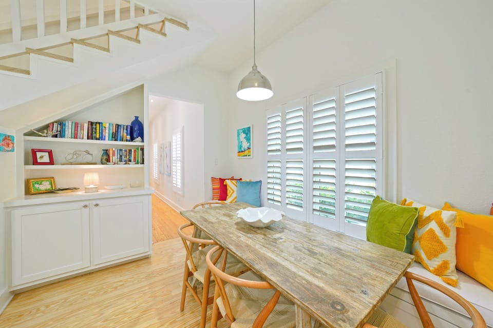 ADJACENT BUILT IN DINING, SEATS 6 - 8