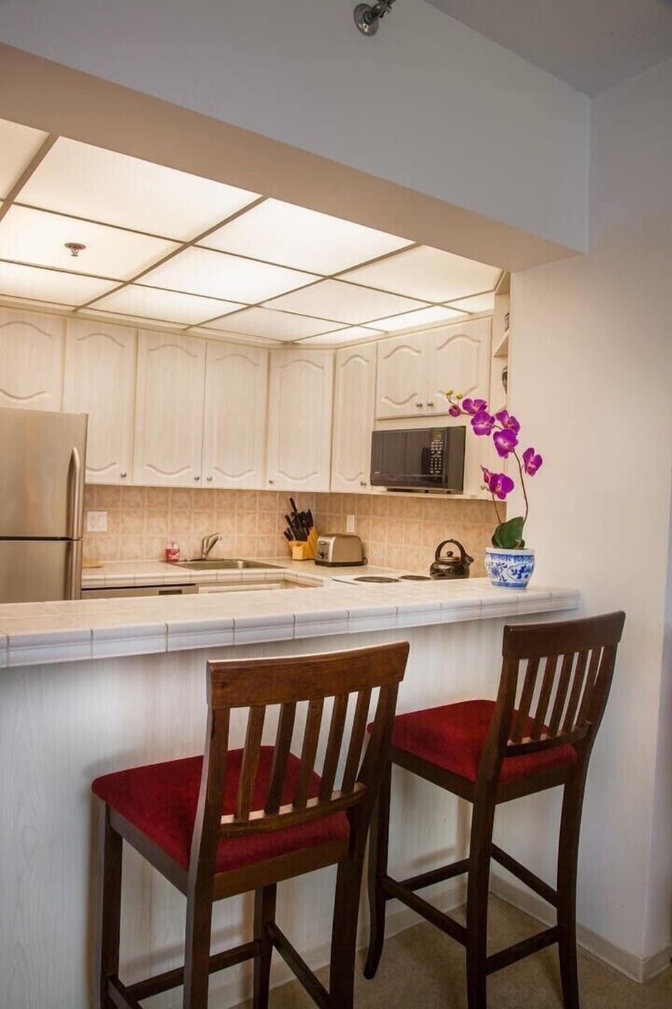 Fully equipped kitchen with convenient breakfast bar seating-perfect for enjoying your morning coffee or a casual meal before heading out to explore Maui.