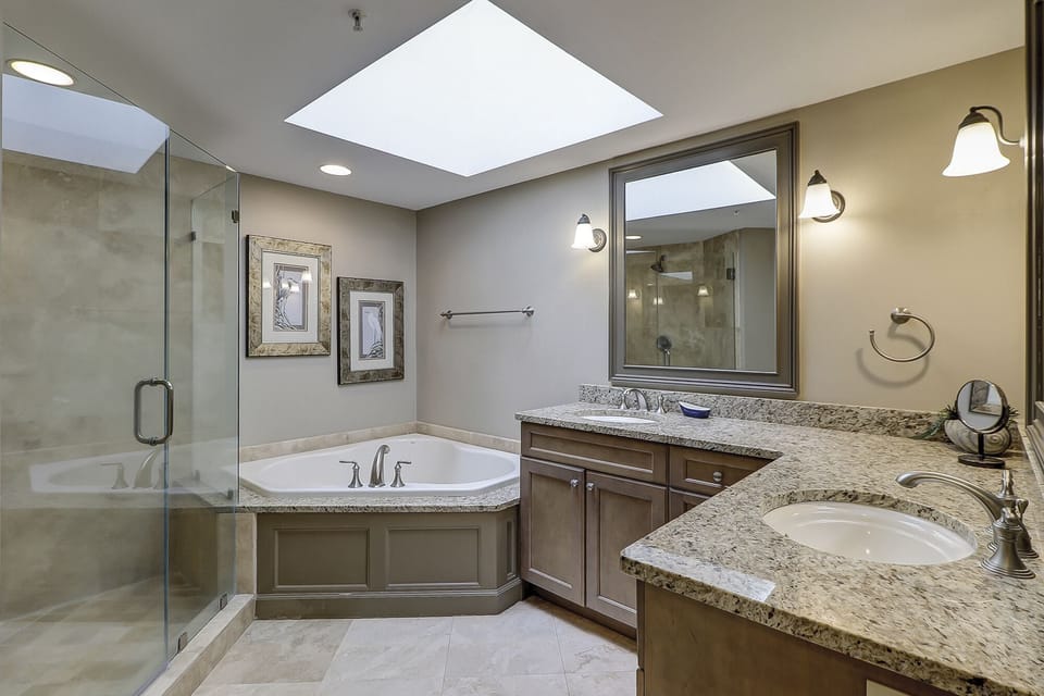 1st Floor King Suite