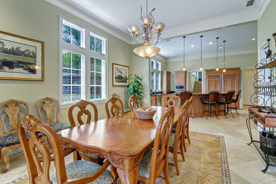 22 Sandhill Crane - Dining Room (1st Floor)