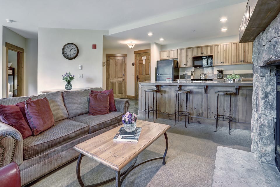 Living Room - Mountain Thunder Lodge 1209 - Breckenridge Vacation Rental