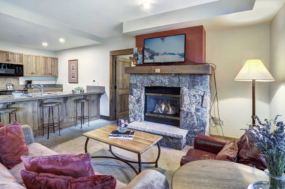 Living Room - Mountain Thunder Lodge 1209 - Breckenridge Vacation Rental