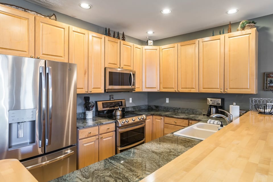 fully stocked kitchen 