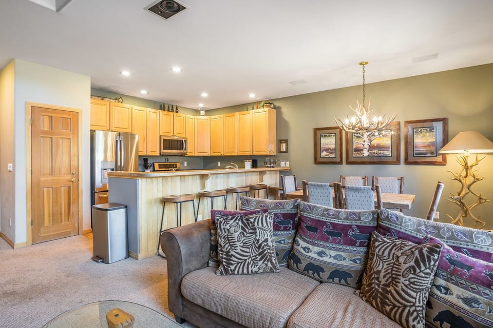 upstairs living room 