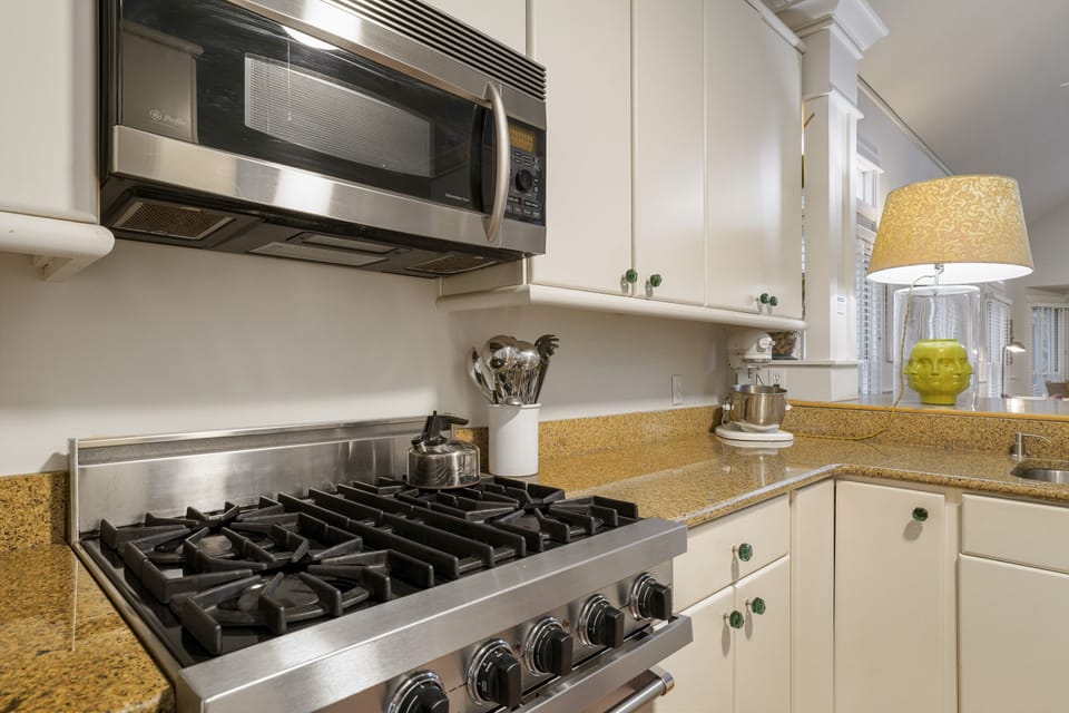 FOUR BURNER VIKING GAS STOVE