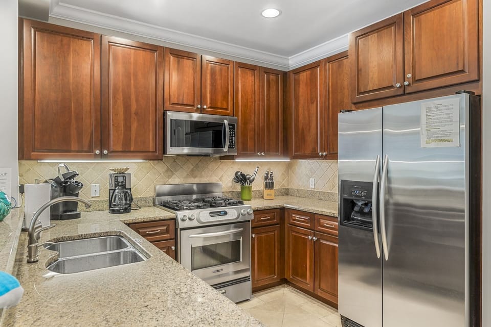 Kitchen - Spacious kitchen, with everything you need including a standard coffee maker and Keurig, crock pot, plenty of dishware - and a stand alone ICE MAKER..