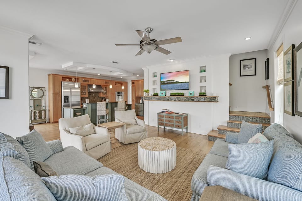 All Inn - Seagrove Beach - Second Floor - Living Area