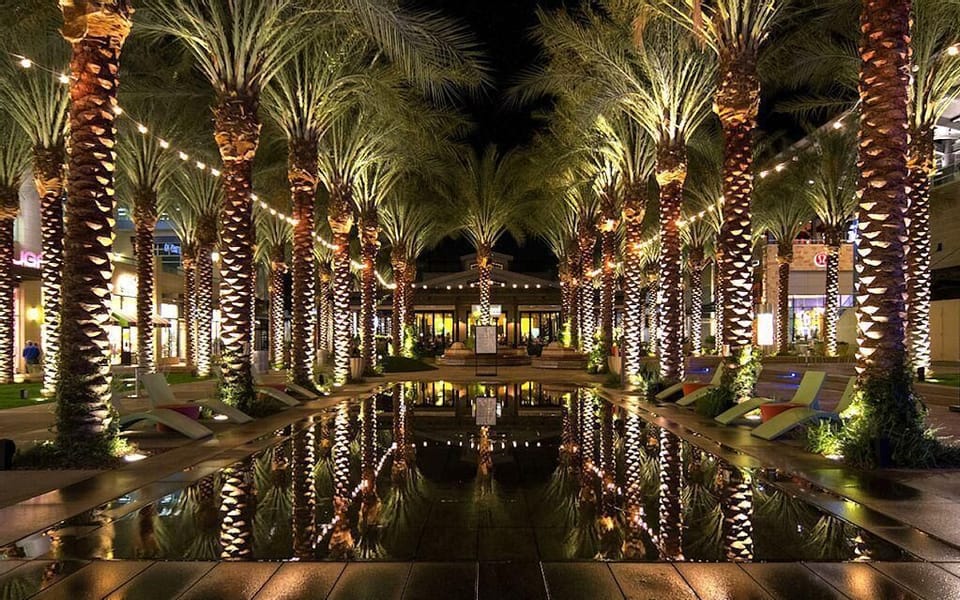 Walk to Kierland Commons