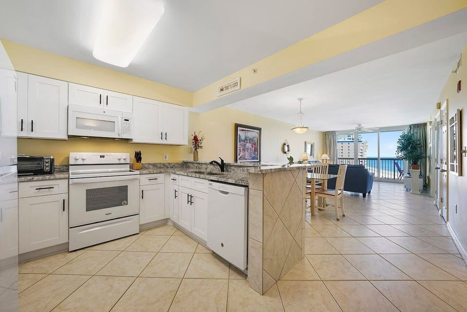 Pelican Beach 1216 - Destin - Kitchen