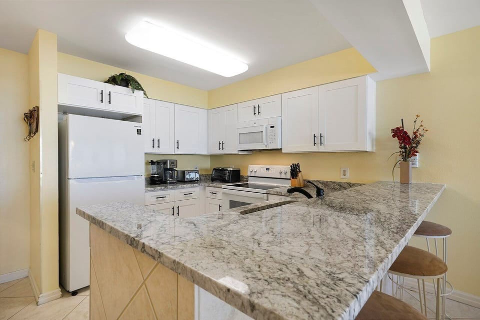 Pelican Beach 1216 - Destin - Kitchen