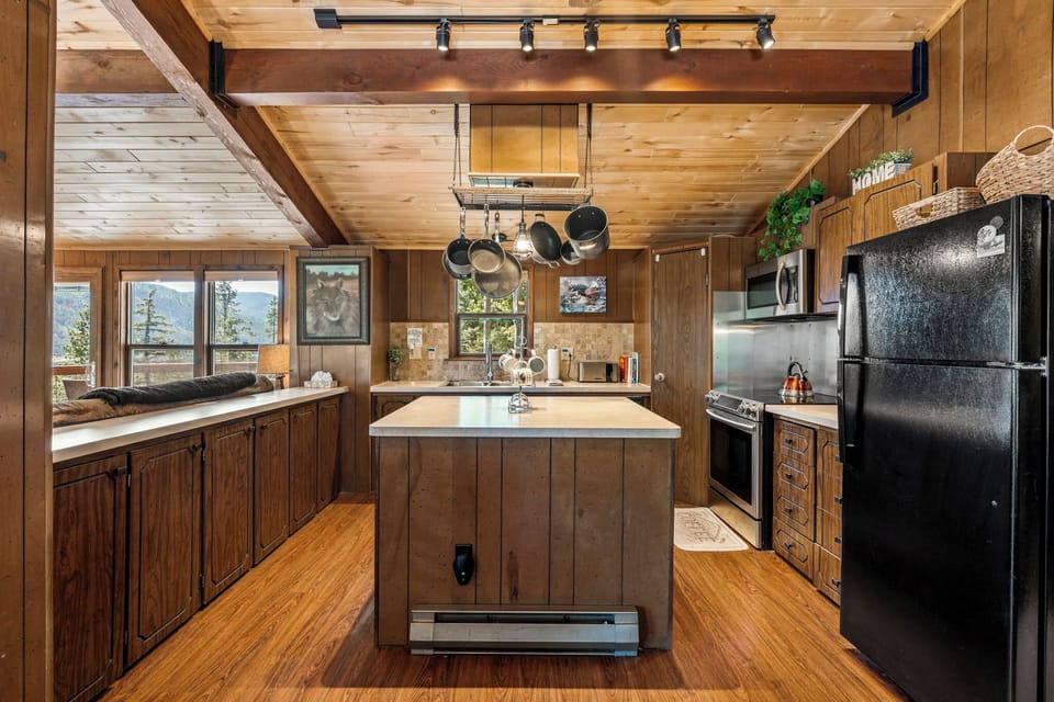 Fully Stocked Kitchen