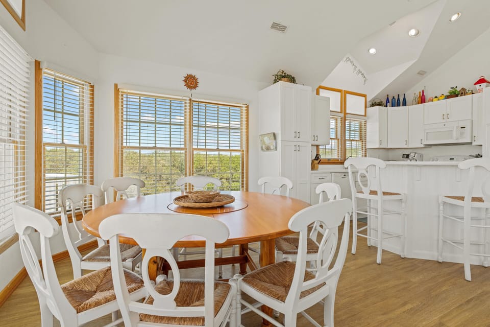Dining Area - Top Level