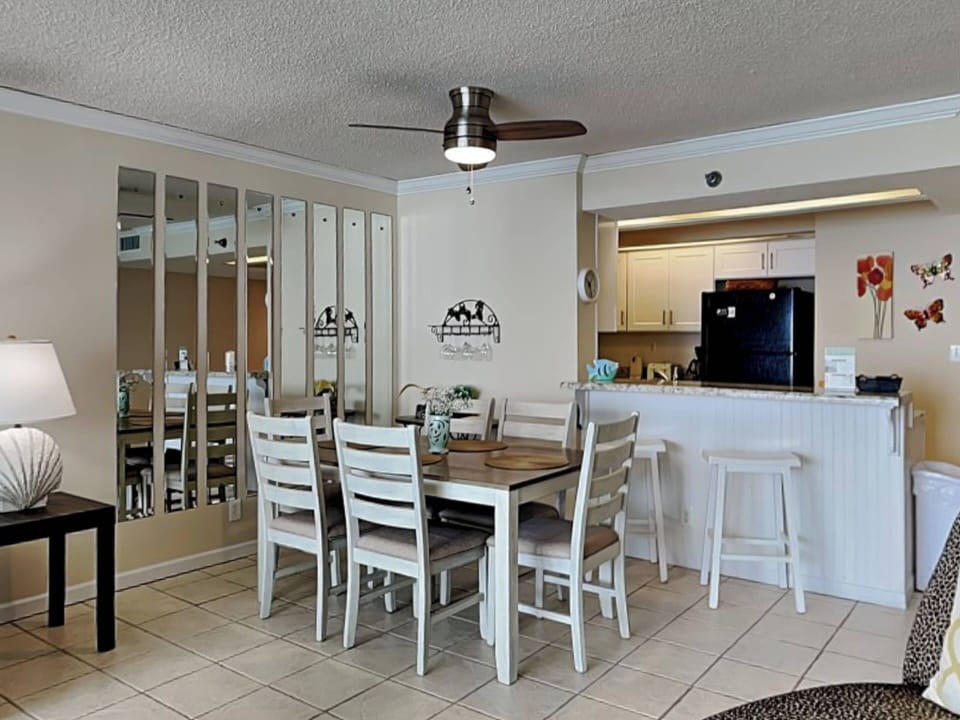 Dining Area - Seating For Six