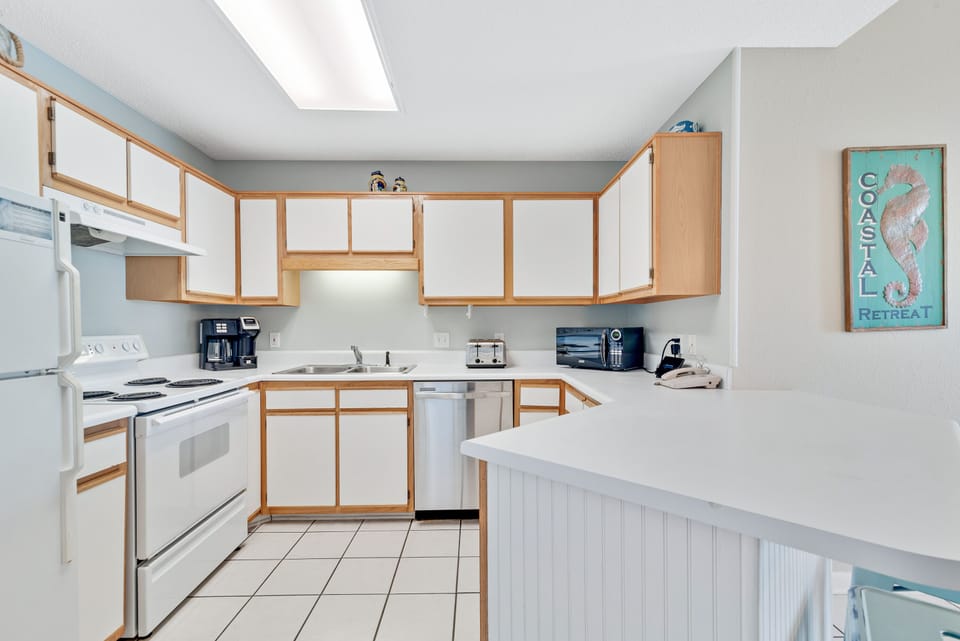 Spacious Kitchen with Full Size Appliances