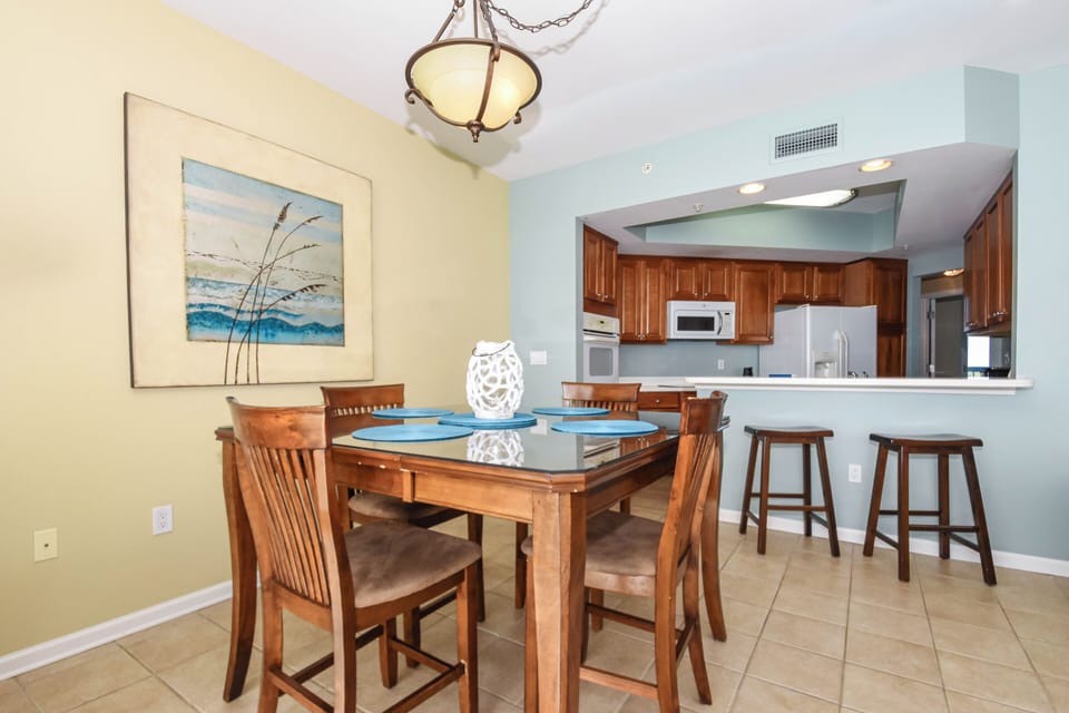 Silver Beach Towers West 1103 - Dining Area