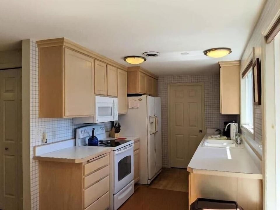 galley kitchen