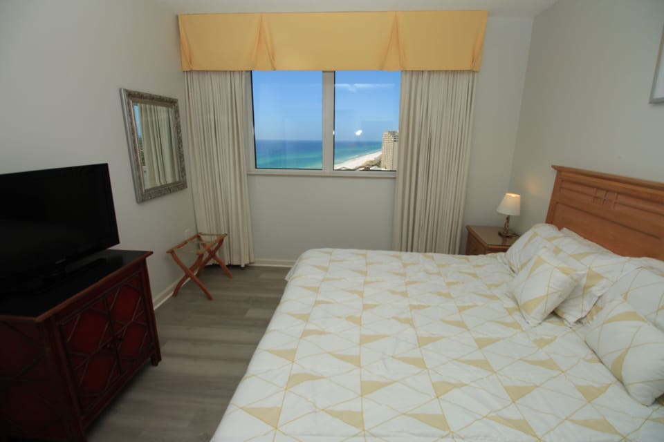 Second bedroom with king size bed