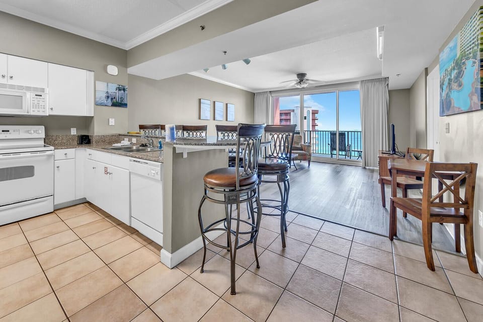 Kitchen to living room