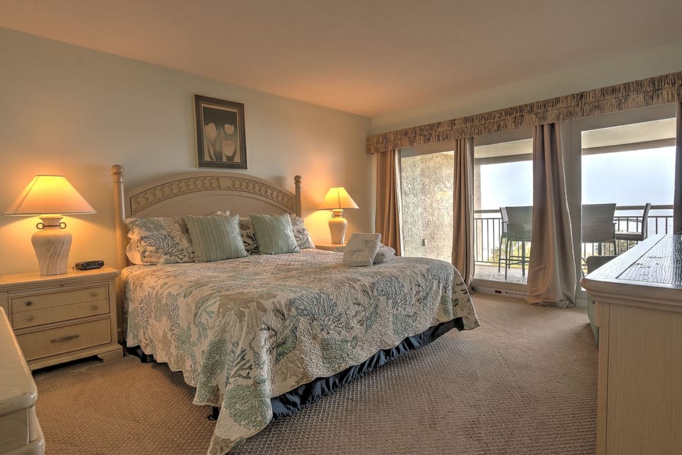 Oceanfront Master Bedroom with King bed, TV & Private Bath