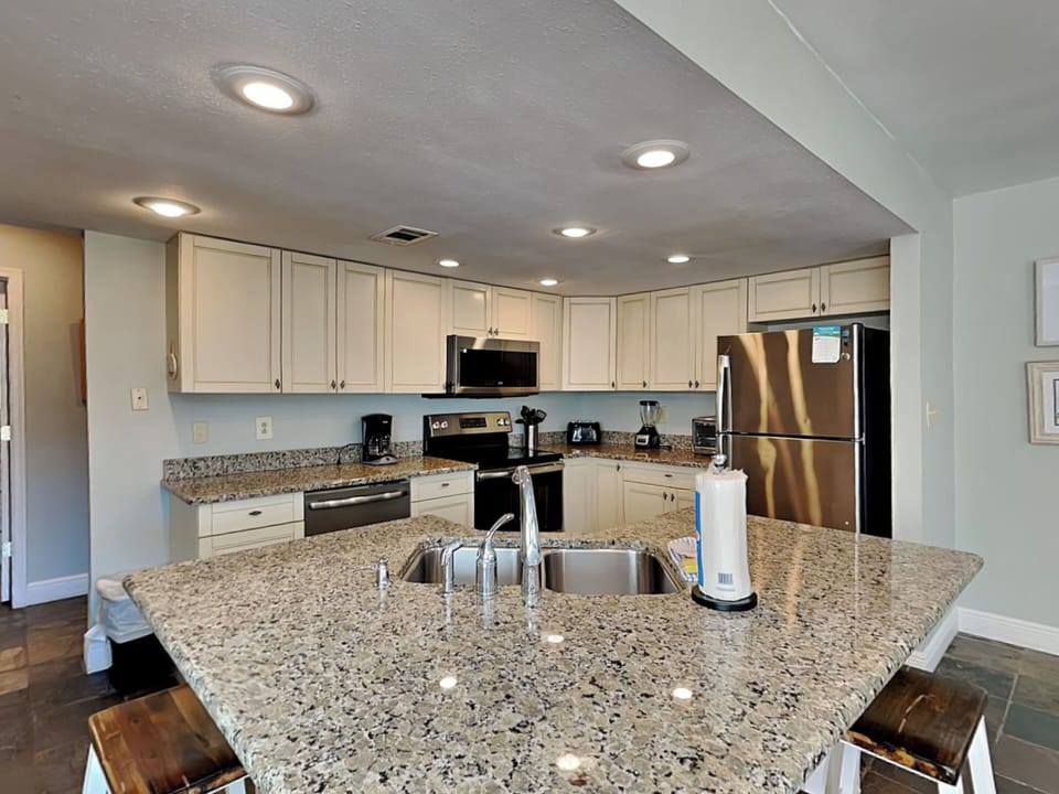 Fully Equipped Kitchen with Stainless Steel Appliances - First Floor