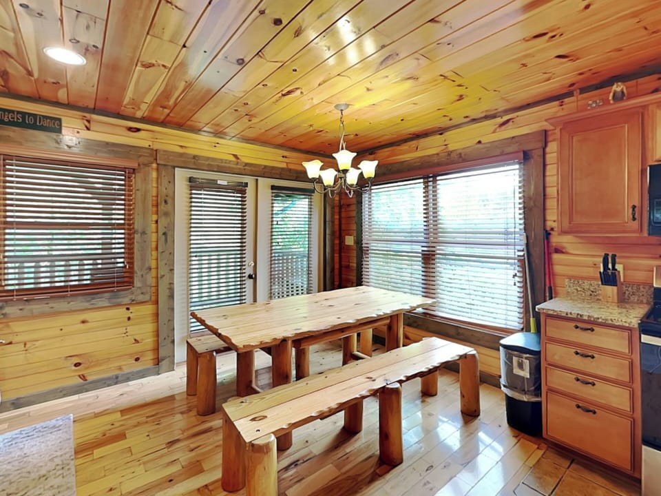 Dinign Area - Seating for 6-8