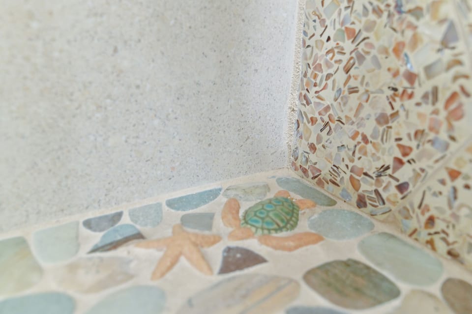 Find the hidden sea creatures in every shower!