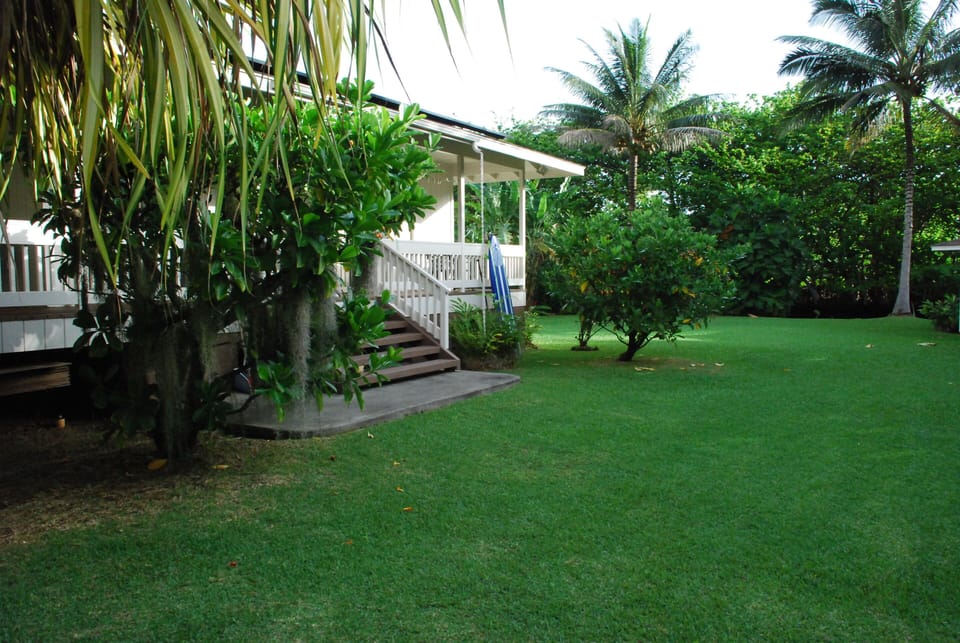 Side steps make it easier to access the yard.