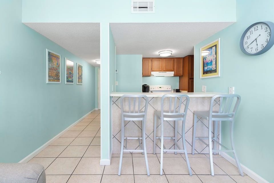Kitchen - Seating for 3 is featured at the open bar.