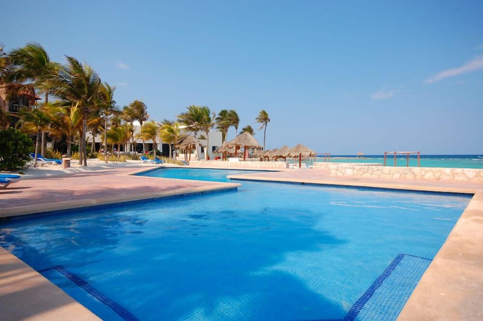 Pool access - Studio 001 Aventuras Akumal beach vacation rental