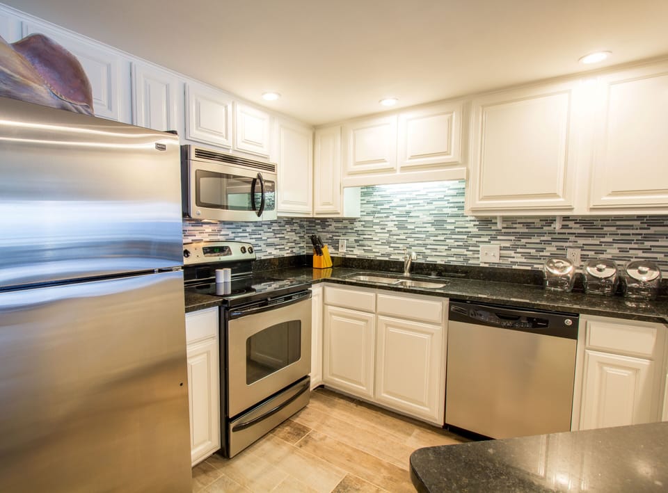 Kitchen-Phoenix VII 913-Orange Beach, AL