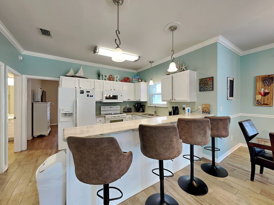 Breakfast Bar - Seating - First Floor