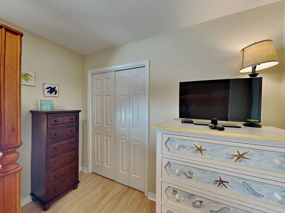 Fourth Bedroom - Smart TV - Second Floor