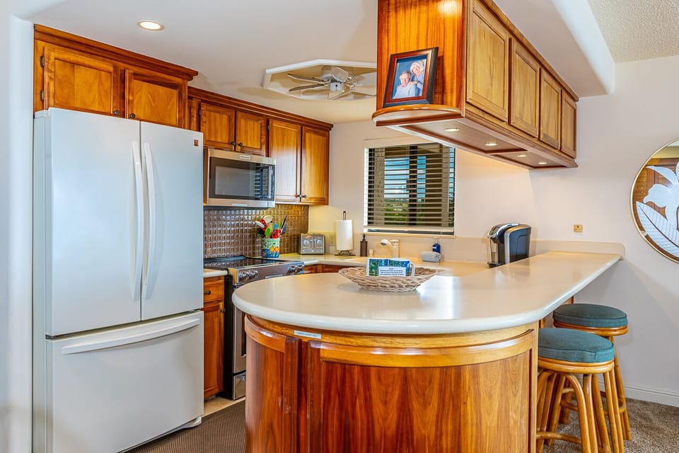 Kitchen features all major appliances