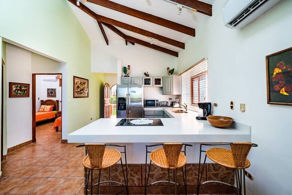 Pull up a chair to eat at this breakfast bar. 
