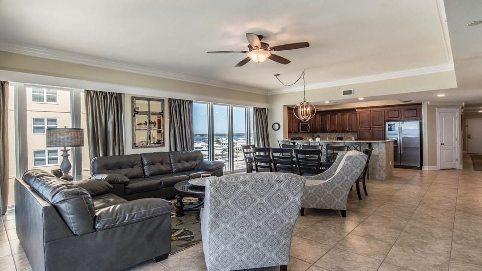Phoenix Gulf Shores 601 Living room