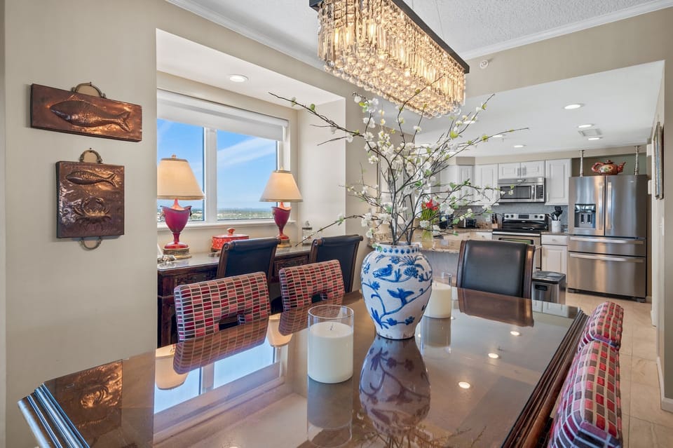 Dining Room & Kitchen