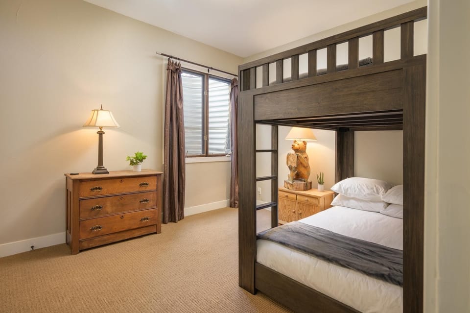 Hotel-style luxury linens