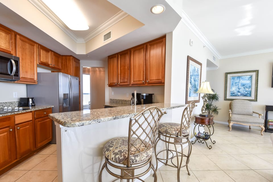 Silver Beach Towers West 1203- Breakfast Bar