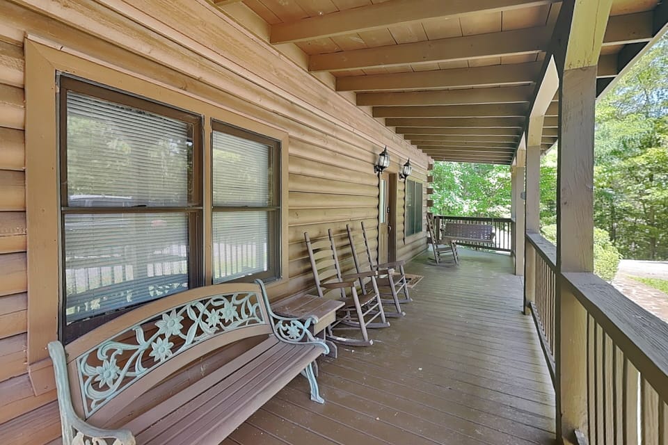 Front Porch w. Rockers + Swing