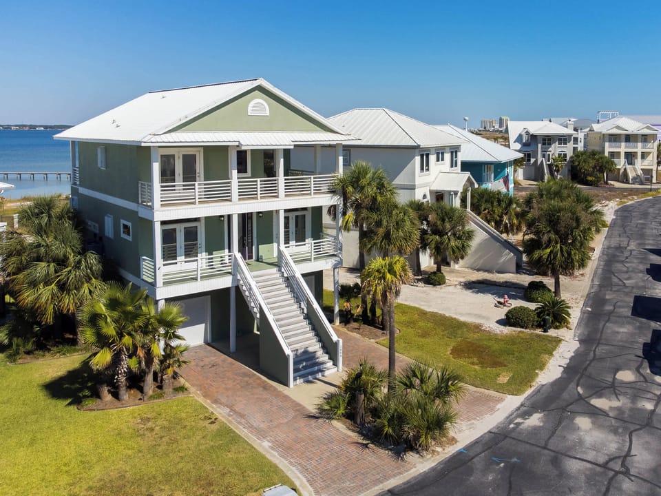 1464 Bermuda Dr. with front facing balconies