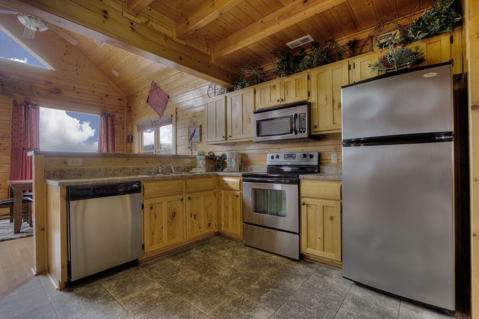Full Kitchen - Stainless appliances for cooking up great meals. Enjoy all the comforts of home!