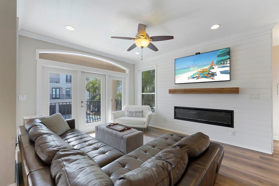 Casa Lontano - Vacation Rental House with Community Pool and Hot Tub Near Beach in Destiny by the Sea Destin, Florida - Five Star Properties Destin/30A