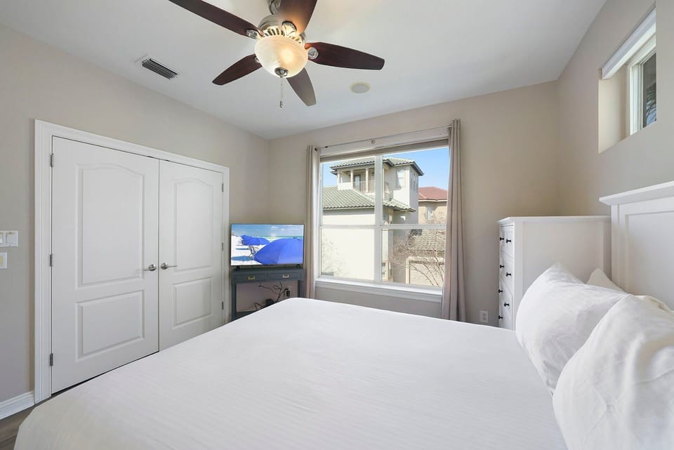 Casa Lontano - Vacation Rental House with Community Pool and Hot Tub Near Beach in Destiny by the Sea Destin, Florida - Five Star Properties Destin/30A