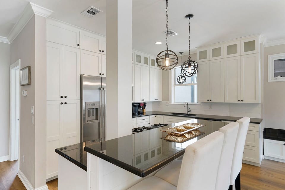 Casa Lontano - Vacation Rental House with Community Pool and Hot Tub Near Beach in Destiny by the Sea Destin, Florida - Five Star Properties Destin/30A